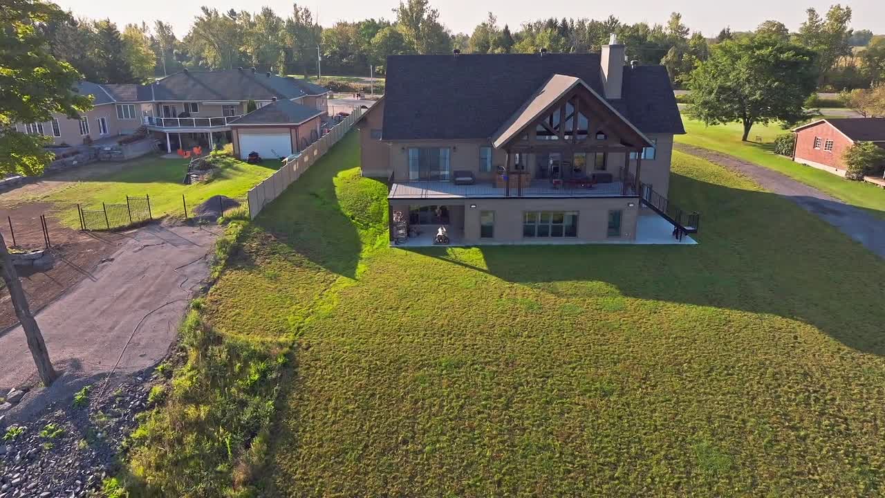 ⁣Lakefront Luxury S05E22