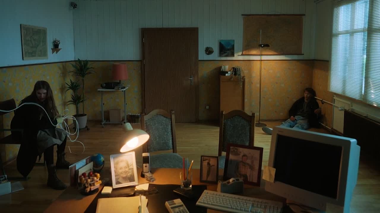 ⁣Sew Torn 2024 1080p BluRay x264 AAC5 1-[YTS LT]