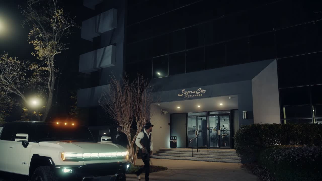 Trouble Man 2025 2160p HDR10 WEBRip 6CH x265 HEVC-RW