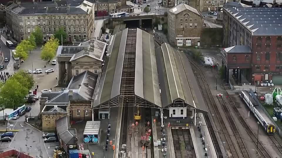⁣Britains Favourite Railway Stations with Si King S01E01