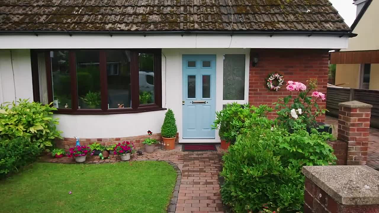 Kirstie And Phil's Love It Or List It S10E05