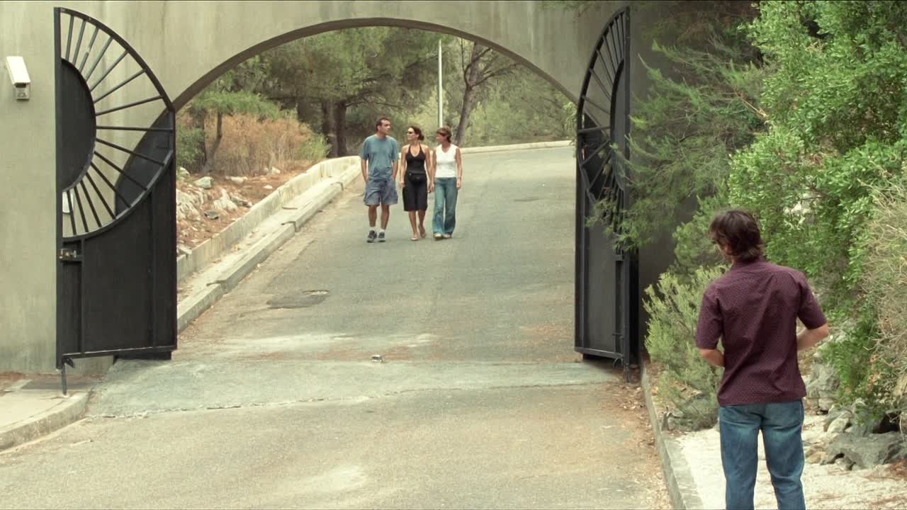 ⁣Nos Amis Les Flics 2004 FRENCH 1040p WEBDL AVC AC3-TheBaron