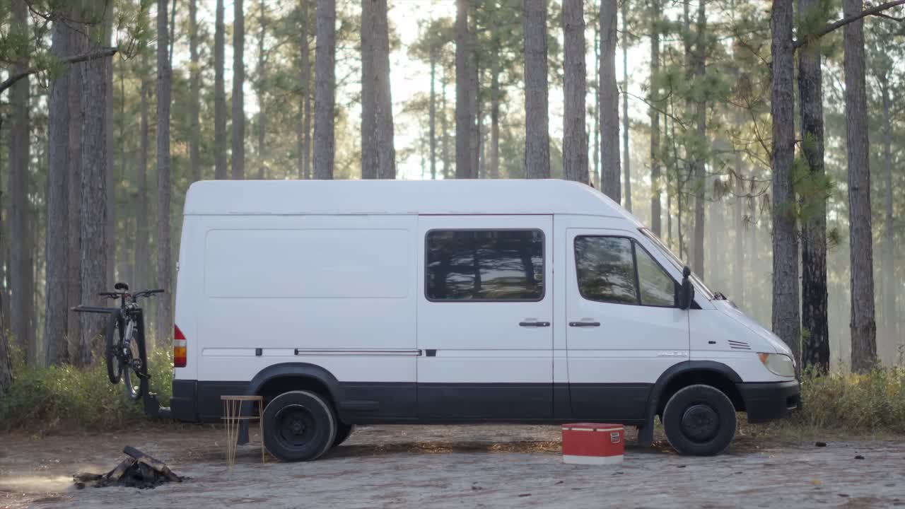 ⁣Cliff Cash The Long Road 2024 2160p HDRip AV1 AAC