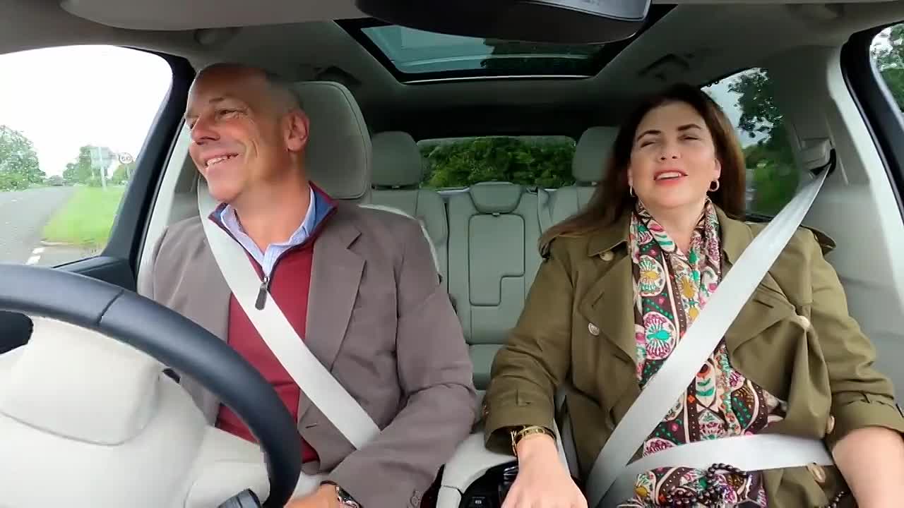 ⁣Kirstie And Phil's Love It Or List It S10E01.Chester