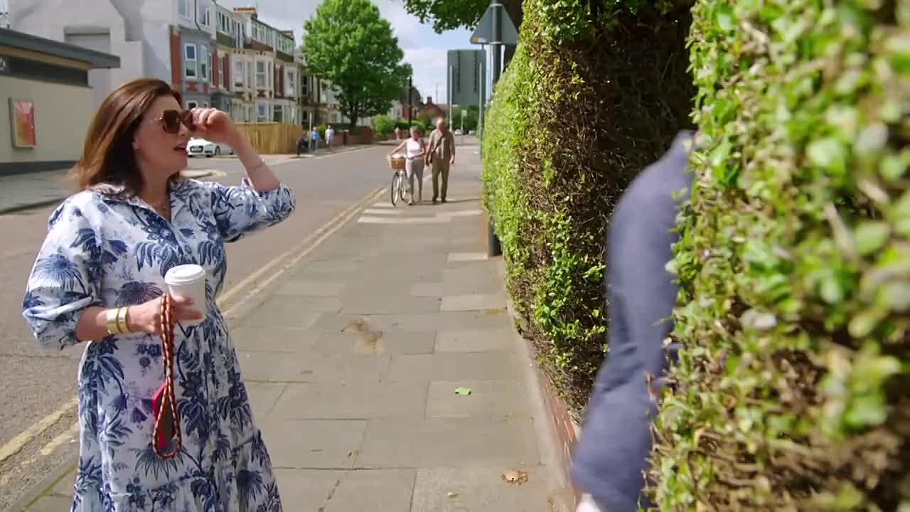 ⁣Kirstie And Phil's Love It Or List It S10E03 – Whitley Bay