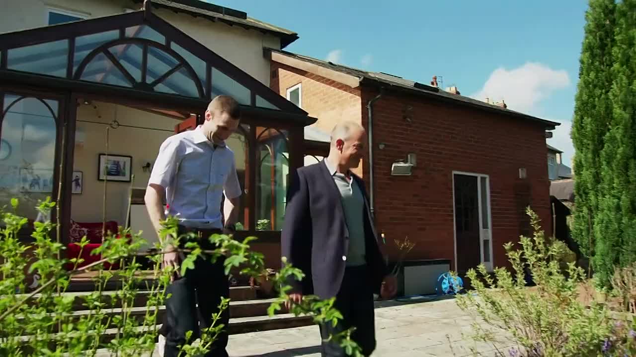 ⁣Kirstie And Phil's Love It Or List It S10E10 – Newcastle