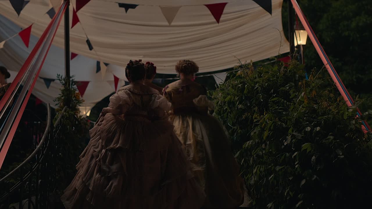 The Gray House S01E01 Nothin' Like the Fourth of July 1080p AMZN WEB-DL DD 5 1 H 264-playWEB