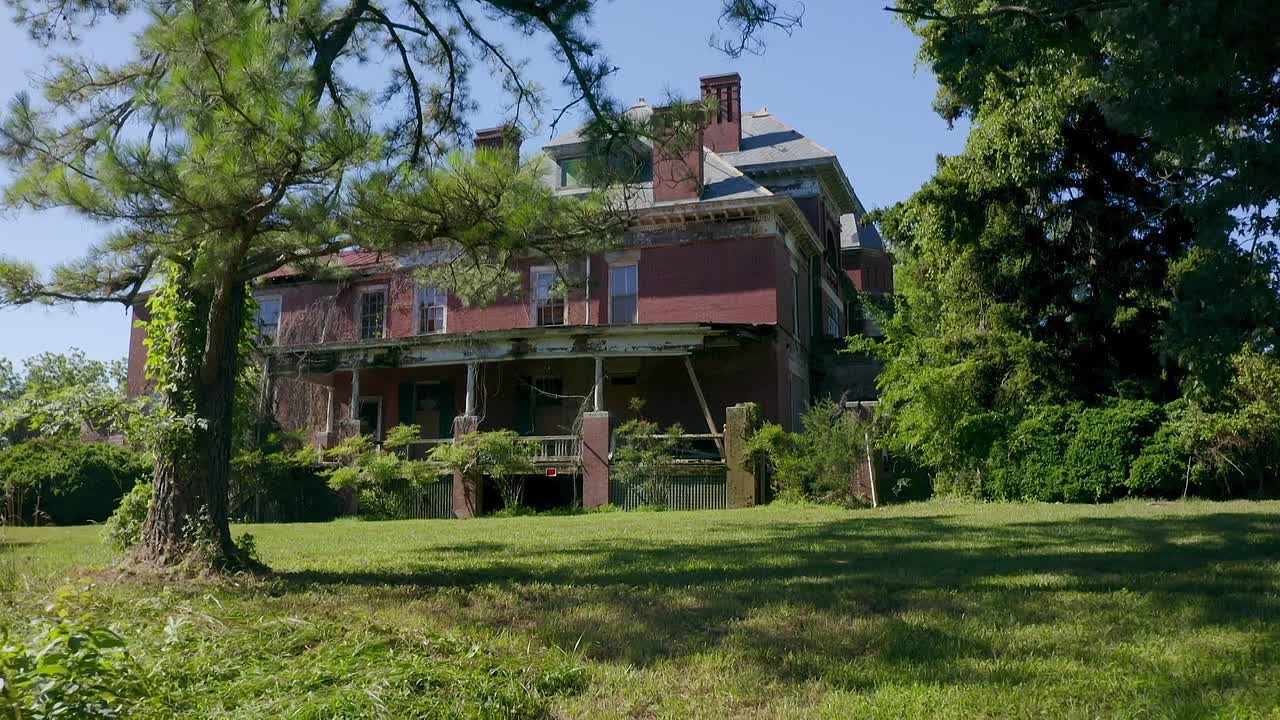 ⁣Mysteries of the Abandoned S13E05 D-Day Castle 1080p DISC WEB-DL AAC2 0 H 264-RAWR