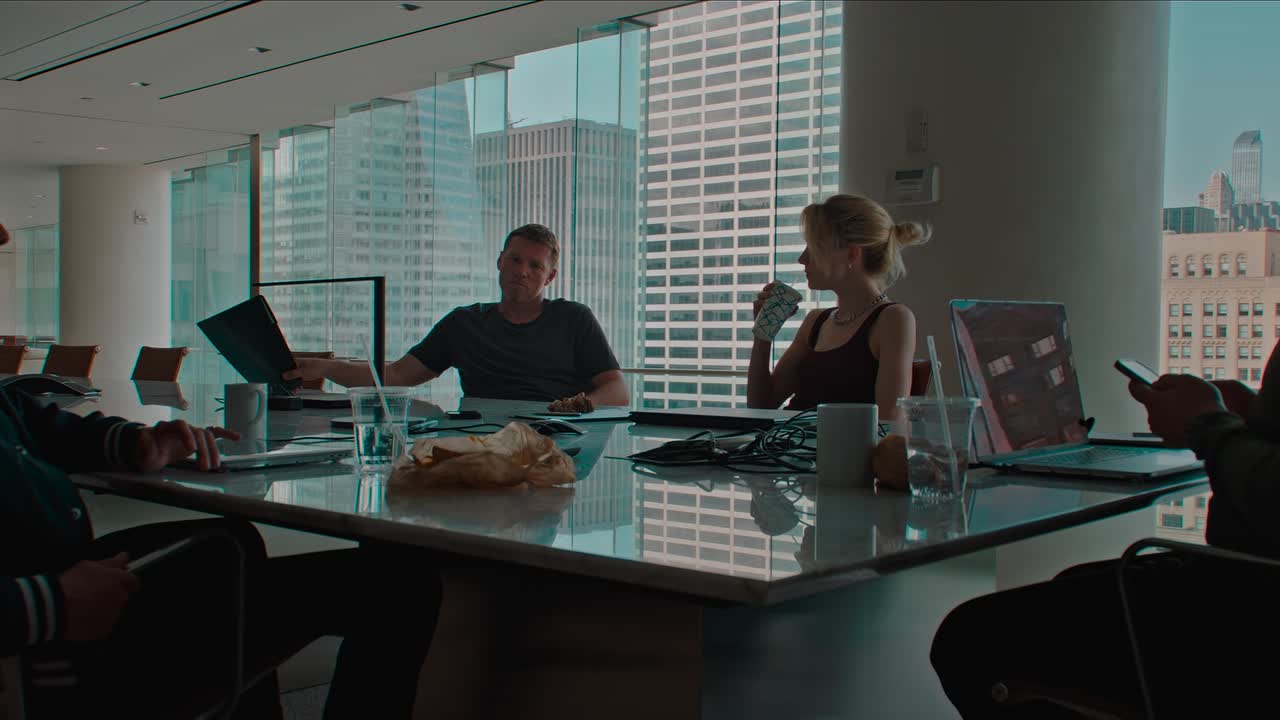 Relay 2024 2160p AMZN WEB-DL DV HDR10+ MULTi DDP5 1 H265 MP4-BTM