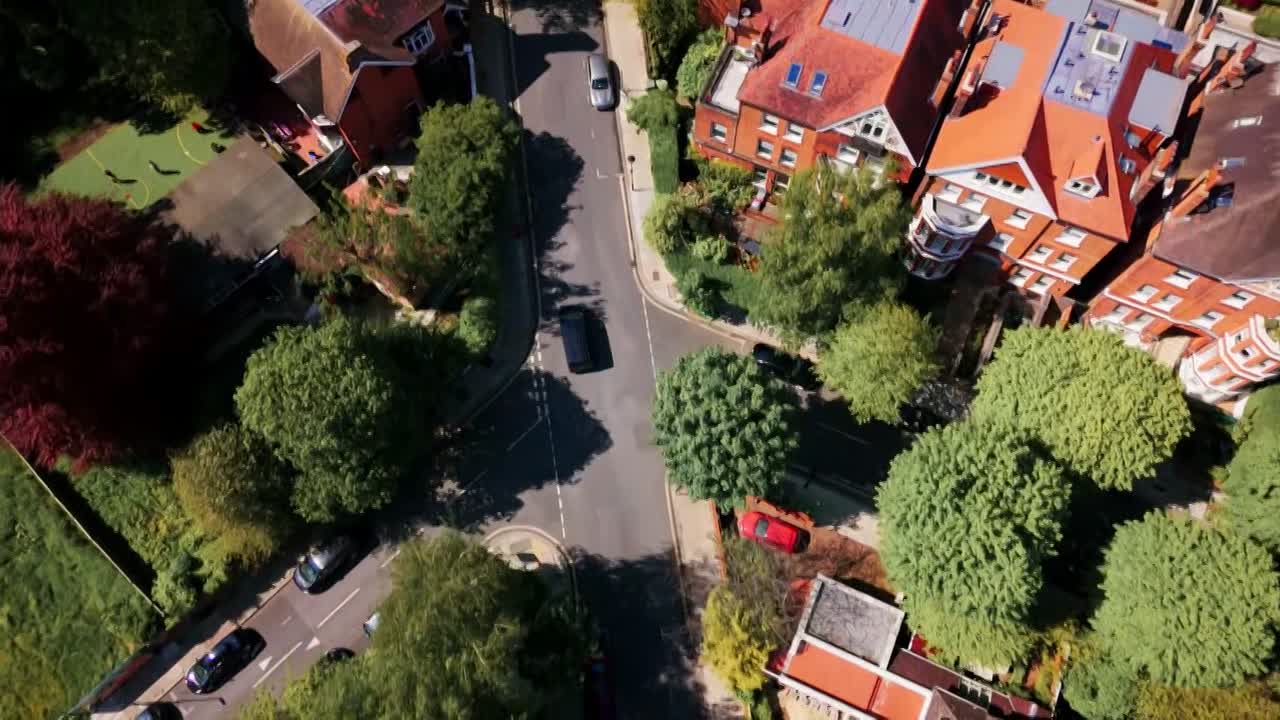 ⁣The Apprentice UK S20E05 Flowers 720p HEVC x265-MeGusta