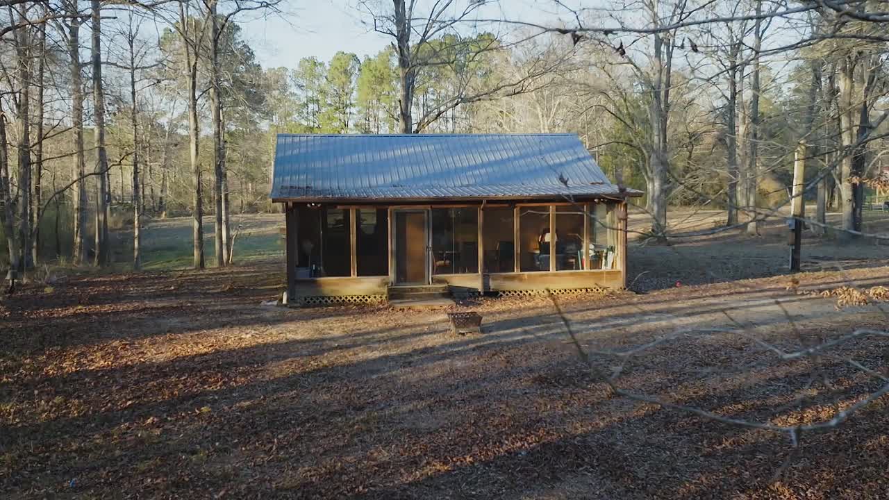 ⁣Home Town S10E06-HDTV-X264-NGP - Byse