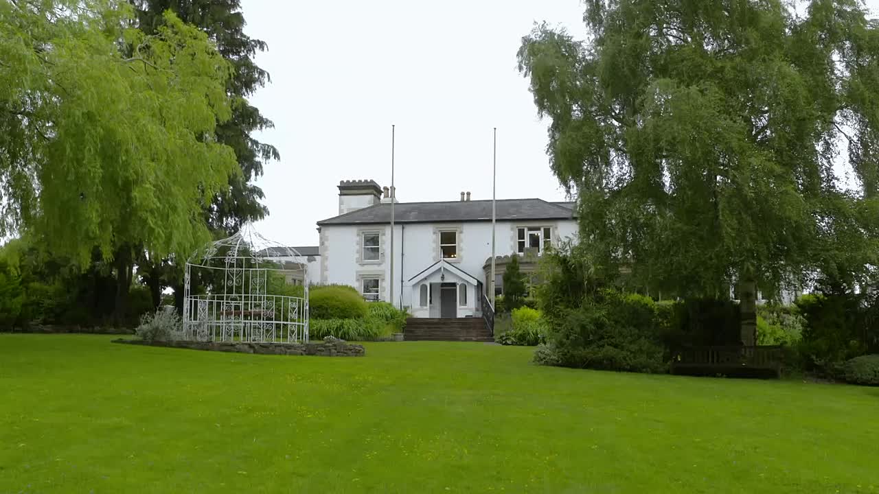 Four In A Bed S31E05 720p WEB H264-JFF