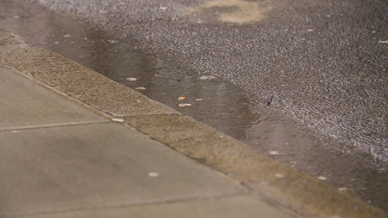 Save My Skin S05E08 1080p WEB h264-CBFM