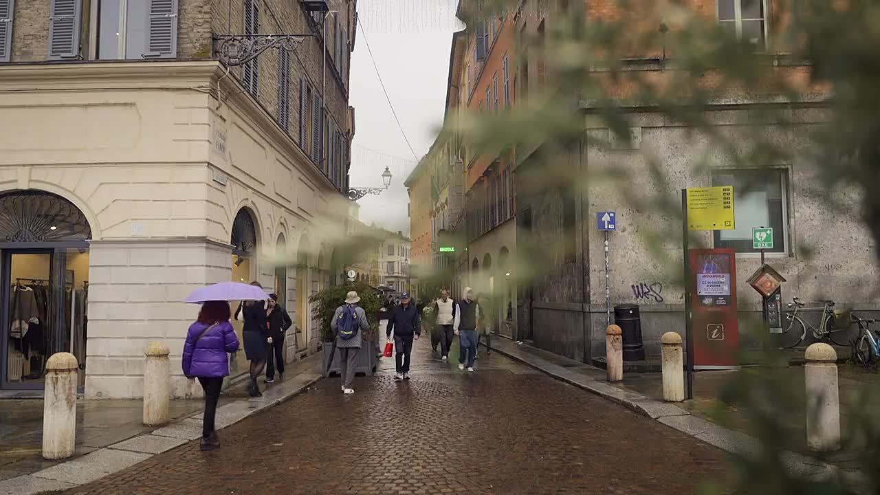 Adam Richman Eats Italy S01E03 Parma 720p AMZN WEB-DL DDP2 0 H 264-RAWR