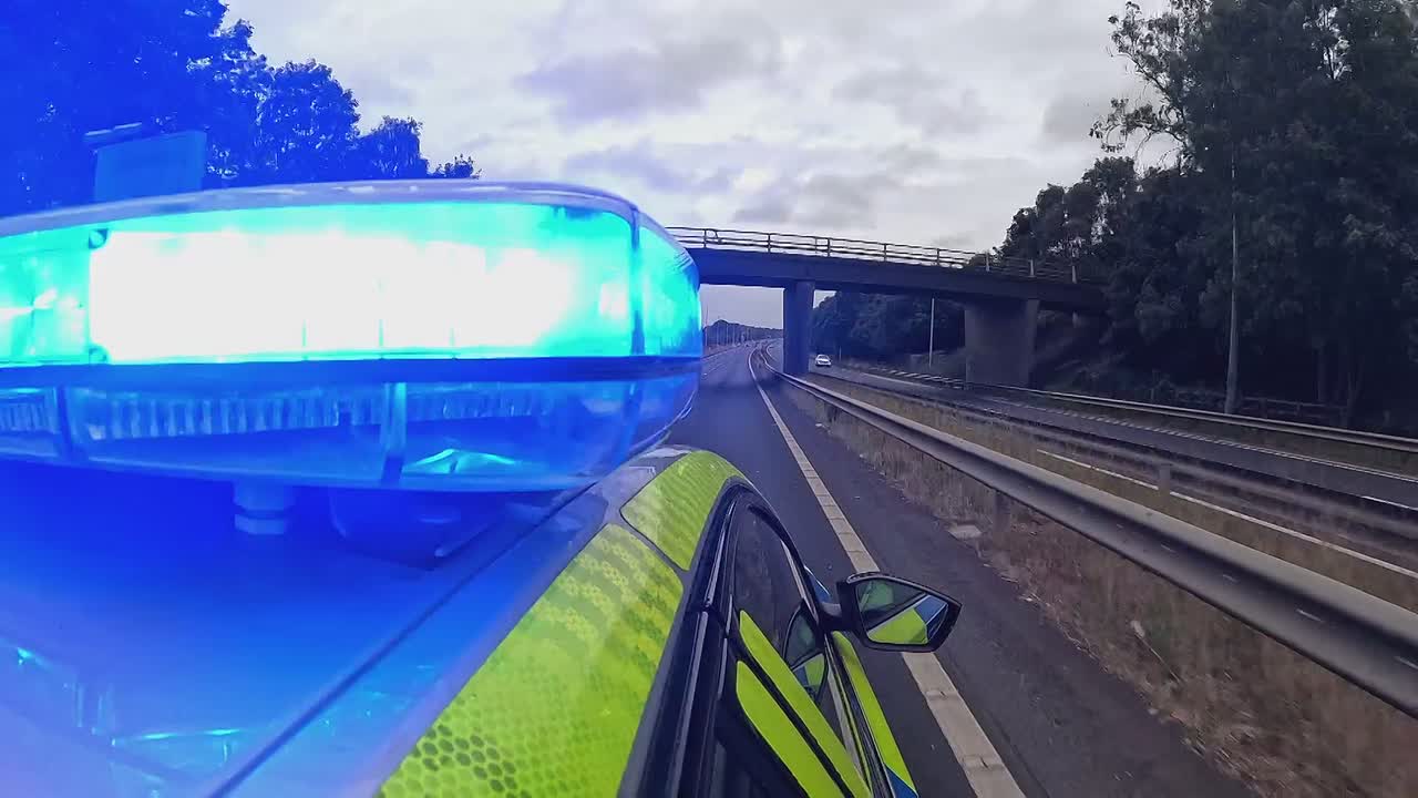 Motorway Cops Catching Britains Speeders S09E03 1080p MY5 WEB-DL AAC2 0 H 264