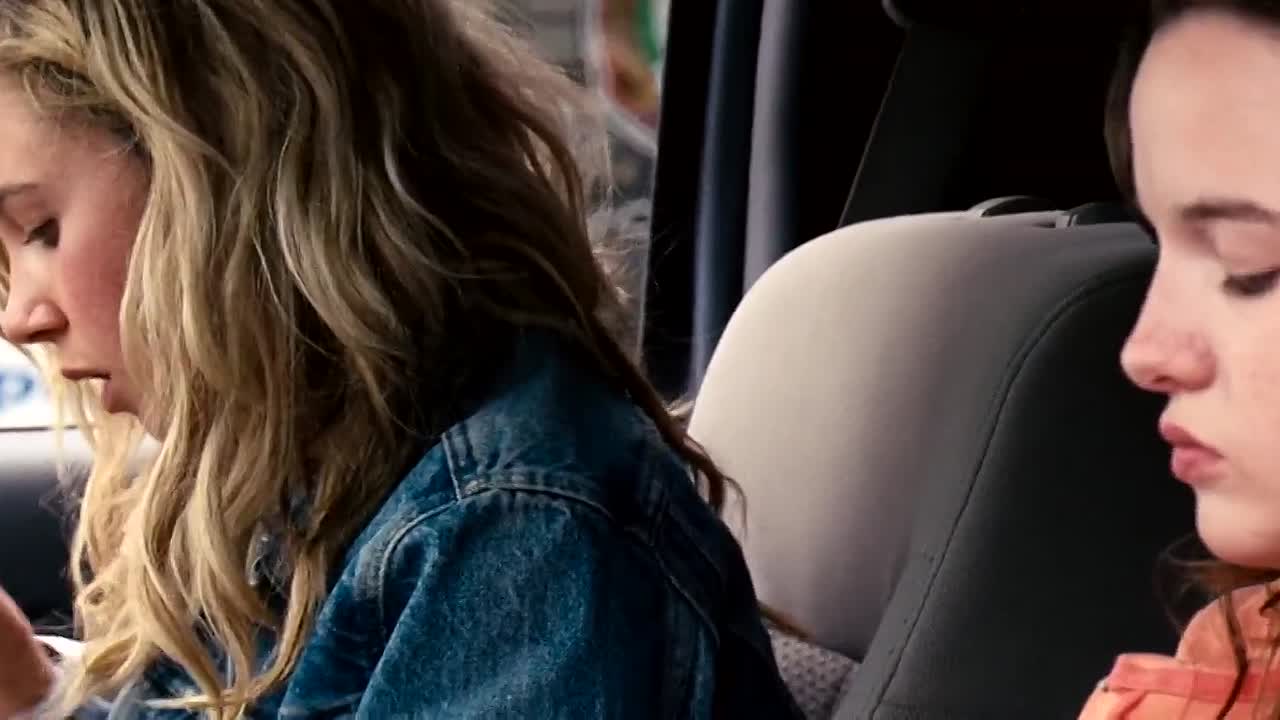 ⁣Little Birds 2011 812p HDRip x264 AAC-rivestream org