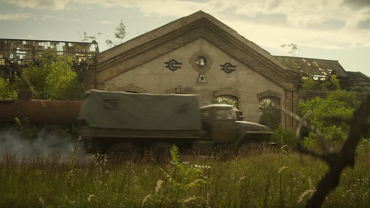 ⁣Outside The Wire 2021 1080p WEBRip x264 AAC5 1-