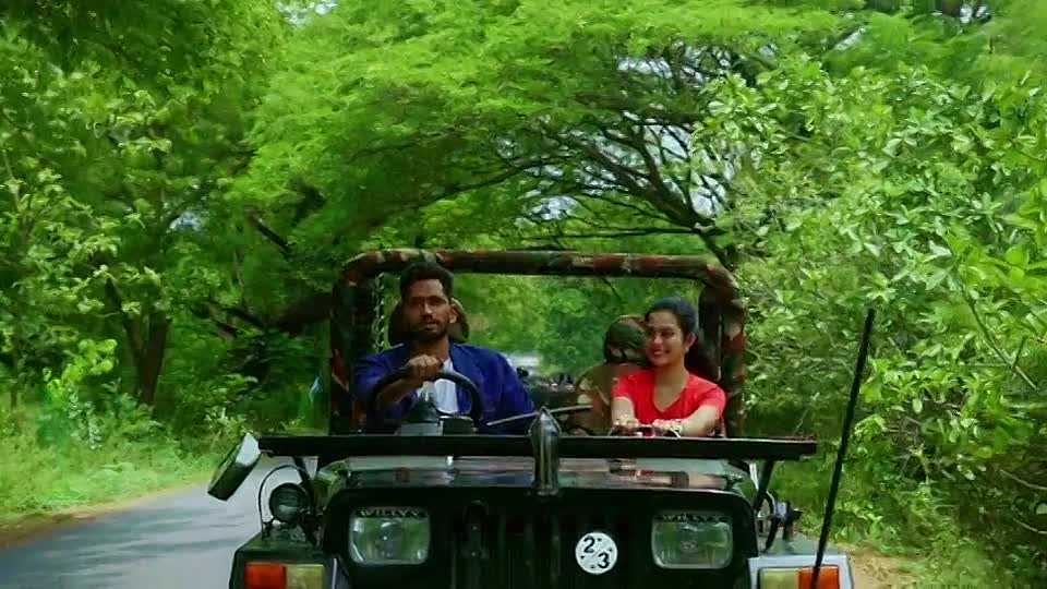 ⁣Communist Girlfriend Capitalist Boyfriend 2022 720p WEBRip x264 AAC-[YTS BZ]