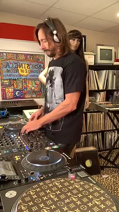 Bob Sinclar - Day 5 - Lockdown - DISCO ISH SESSION _1100523996969456
