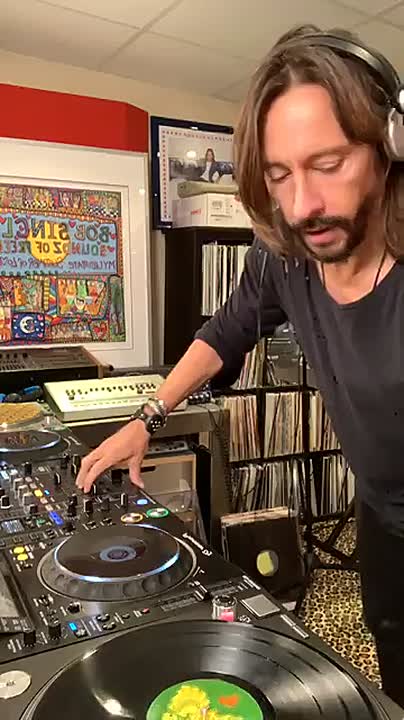 ⁣Bob Sinclar - Day 10 - Lockdown - French Touch Vibes _351286365792446