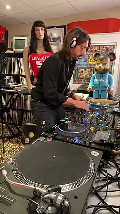 ⁣Bob Sinclar - Day 19 - Lockdown - Disco High Energy _159437075278262