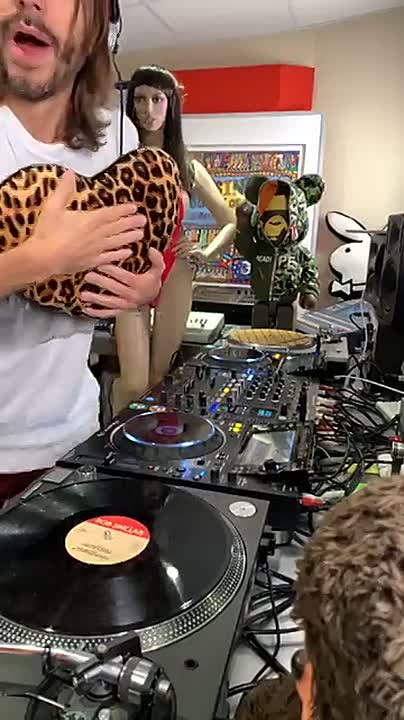 ⁣Bob Sinclar - Day 21 - Lockdown - House Garage Session _244109773438012