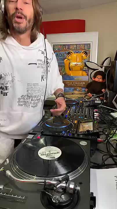 ⁣Bob Sinclar - Day 25 - Lockdown - House Garage Session _237450344285167