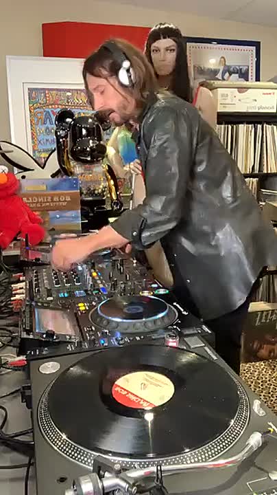 ⁣Bob Sinclar - Day 32 - Lockdown - French Touch Disco House _660145824823080