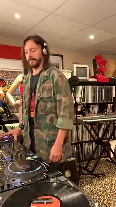 ⁣Bob Sinclar - Day 14 - Lockdown - House Music 90’s Soulful _203058937799595