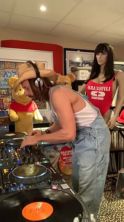 ⁣Bob Sinclar - Day 49 - Africanism Session Volume 7 _672150030244882