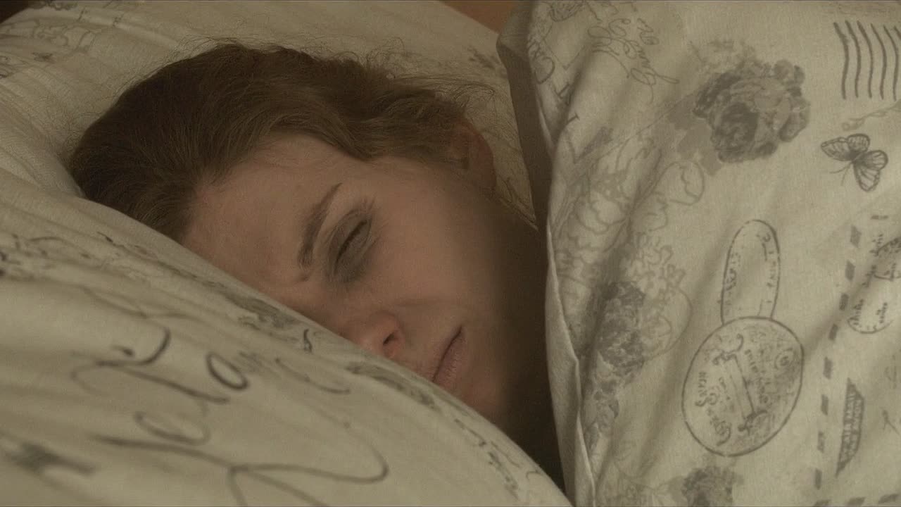 ⁣The Dark Below 2015 1080p BluRay x264 AAC5 1-[YTS BZ]