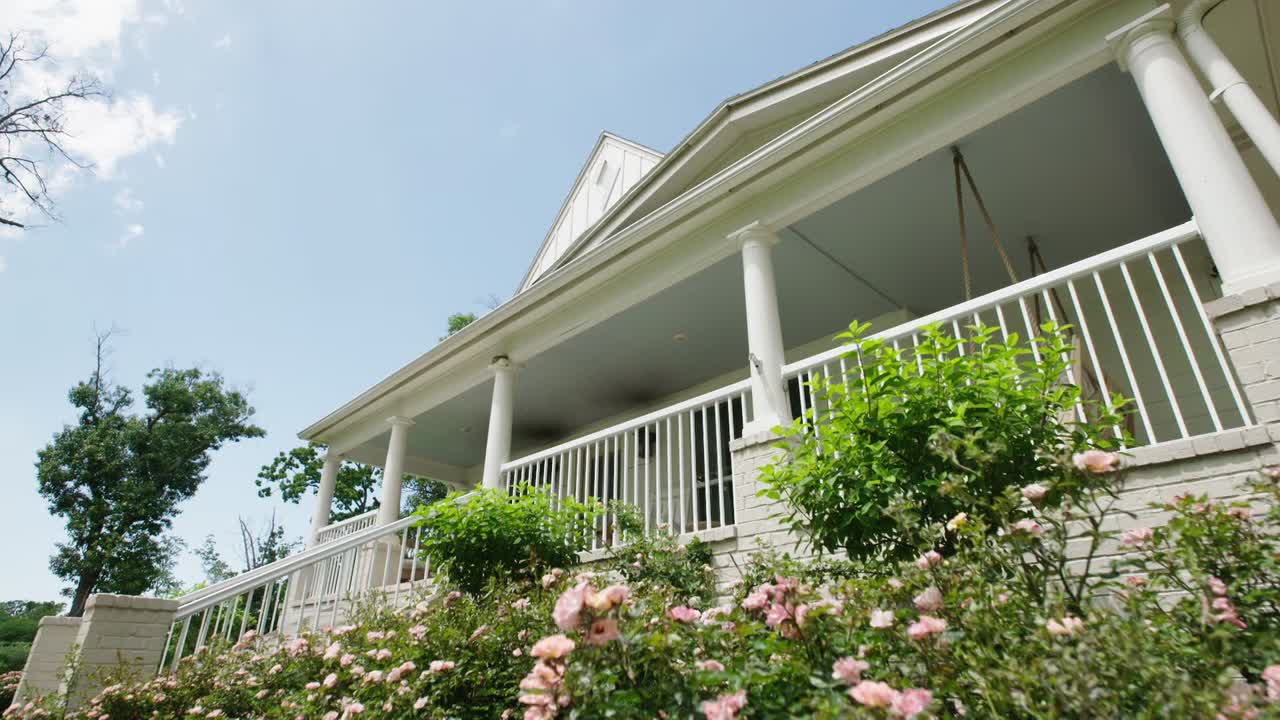 ⁣Fixer to Fabulous S07E10 1080p HEVC x265-MeGusta