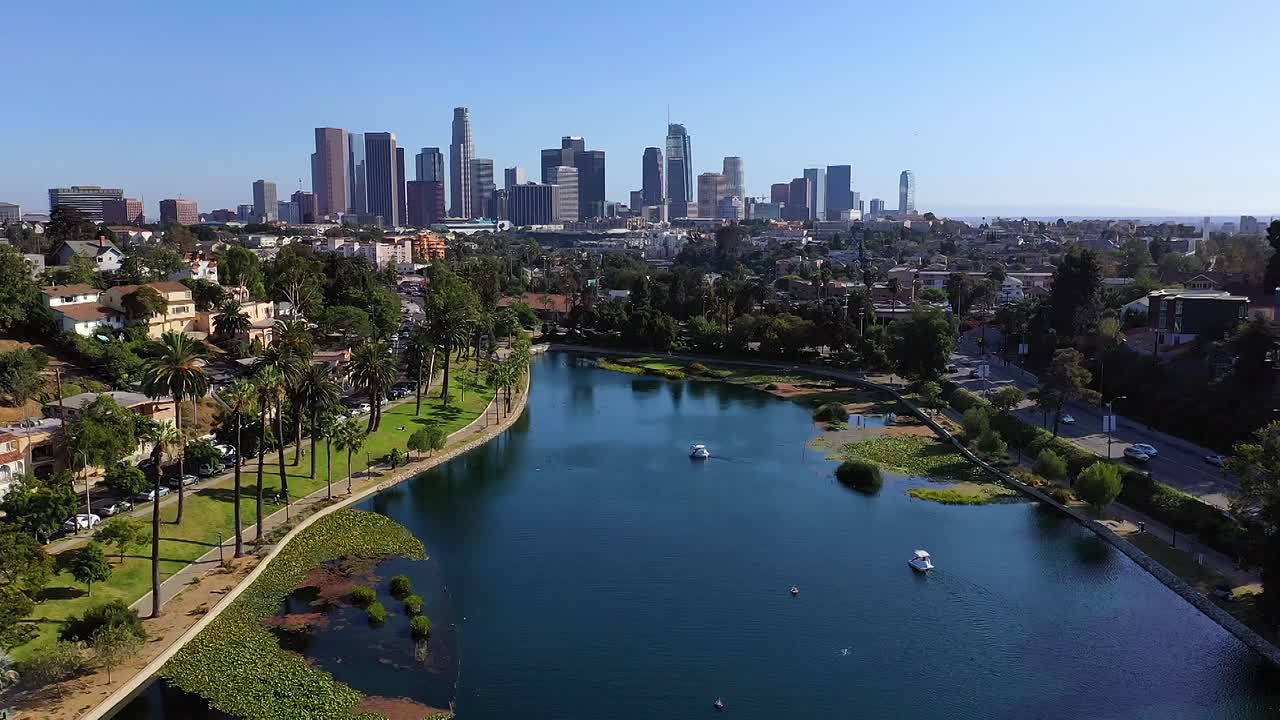 Dont Hate Your House with the Property Brothers S02E06 1080p WEB h264-CBFM