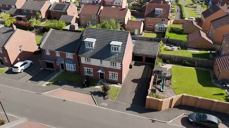 Kirstie and Phils Love It or List It S11E05 Tynesid