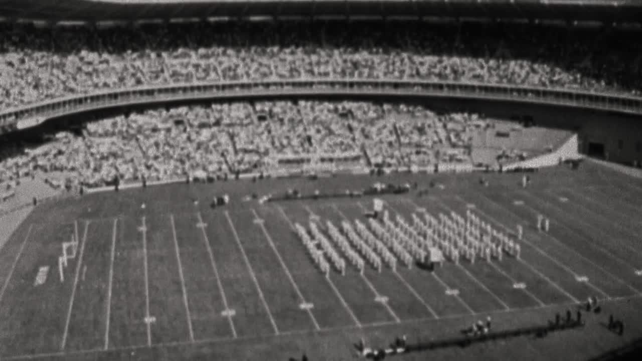 ⁣Field Generals History of the Black Quarterback S01E01 1080p WEB h264-GRACE