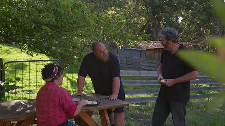 ⁣A Girl's Guide To Hunting Fishing And Wild Cooking S02E01