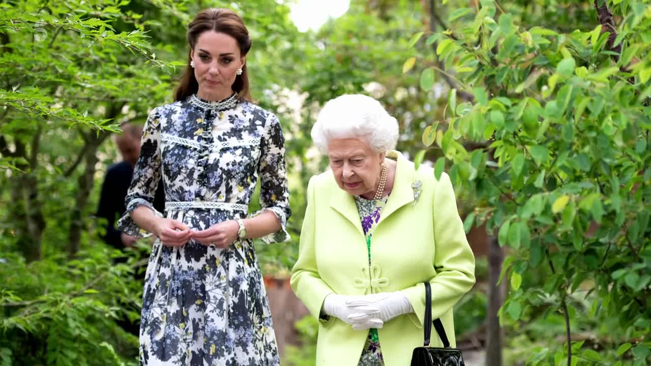 ⁣Kate A Life in 10 Dresses 2026 1080p HDTV H264-DARKFLiX