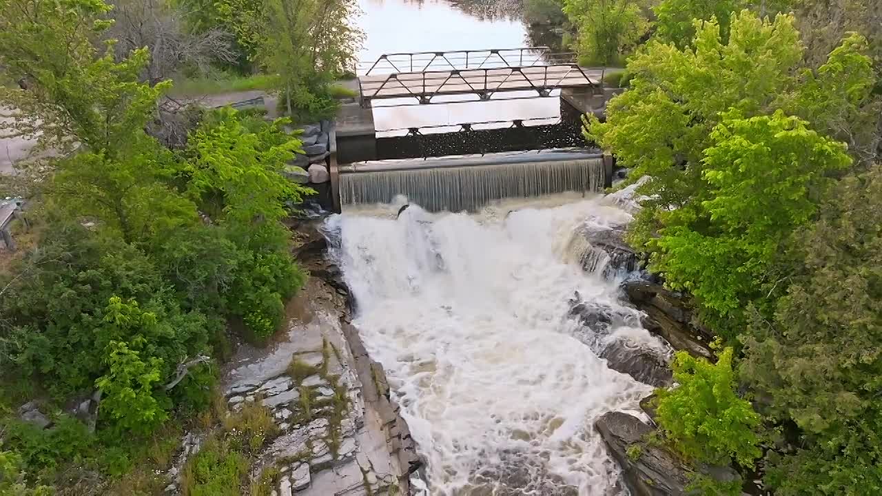 ⁣Lakefront Luxury S05E32 720p WEB H264-JFF