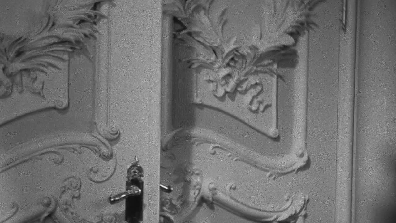 ⁣The Smiling Lieutenant 1931 1080p BluRay x264 AAC-[YTS BZ]