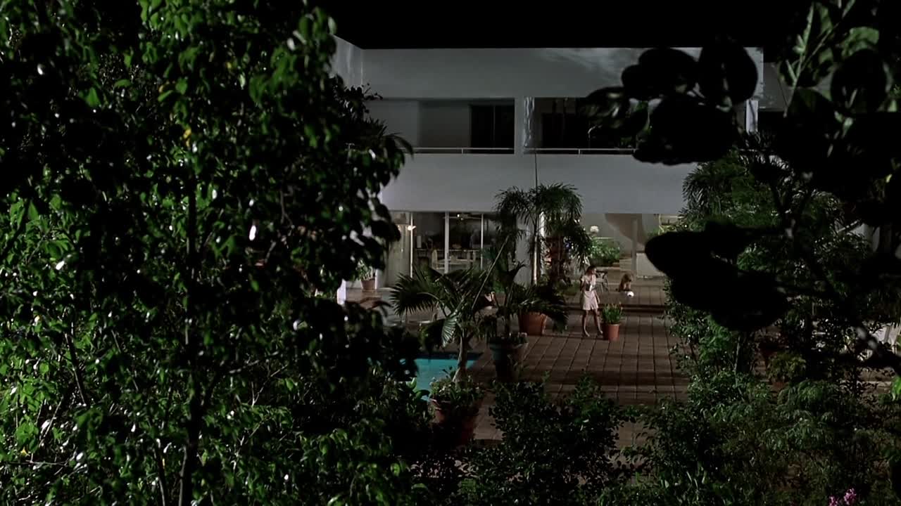 Big Trouble 2002 1080p BluRay x264-[YTS AM]