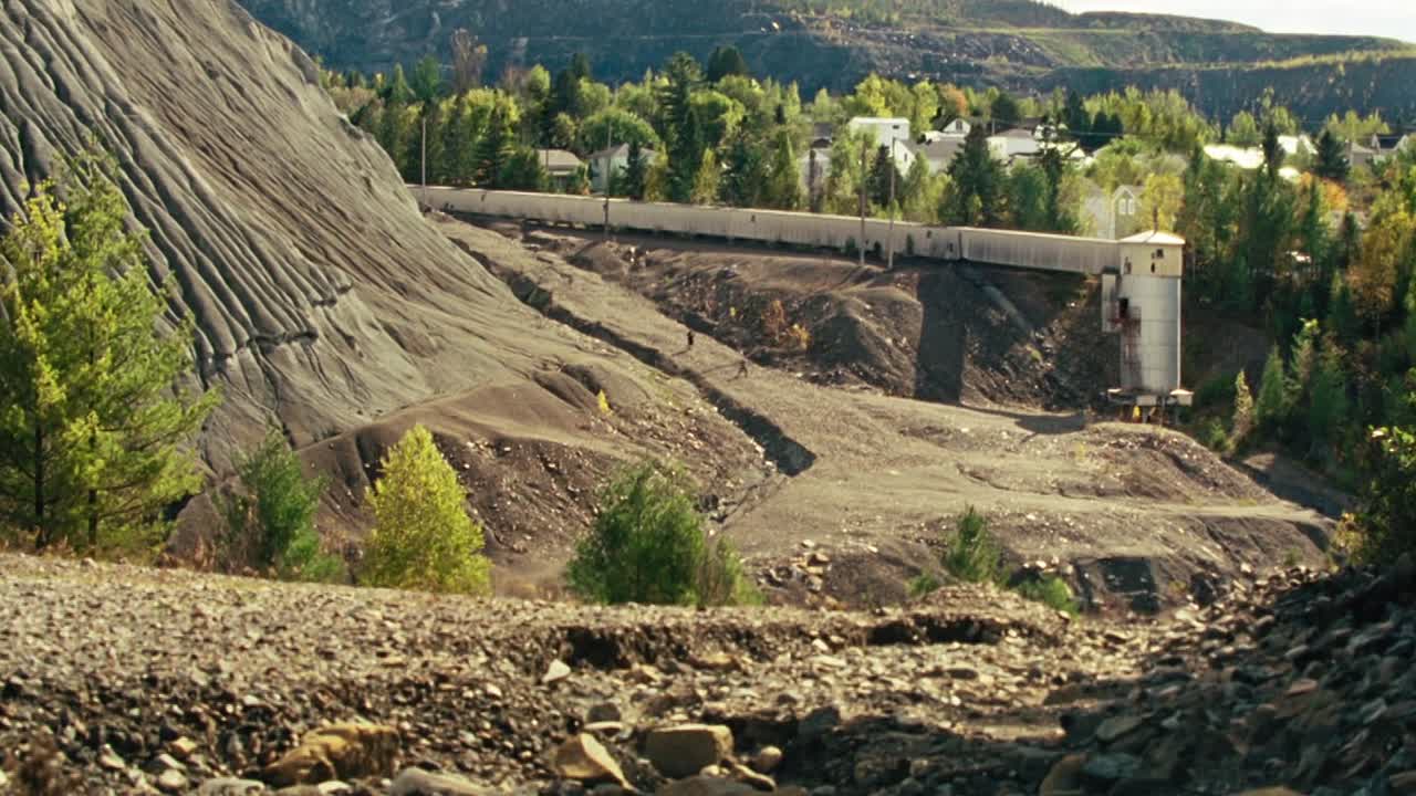 ⁣Amour Apocalypse 2025 FRENCH 1080p WEBRip x264 AAC5 1-[YTS BZ]