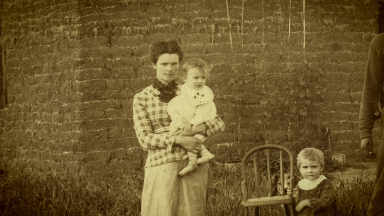 ⁣Finding Your Roots S12E06 Westward Bound 720p AMZN WEB-DL DDP2 0 H 264-RAWR