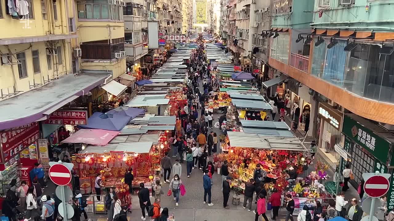 Bargain Holiday Secrets S01E02 720p HDTV H264-JFF