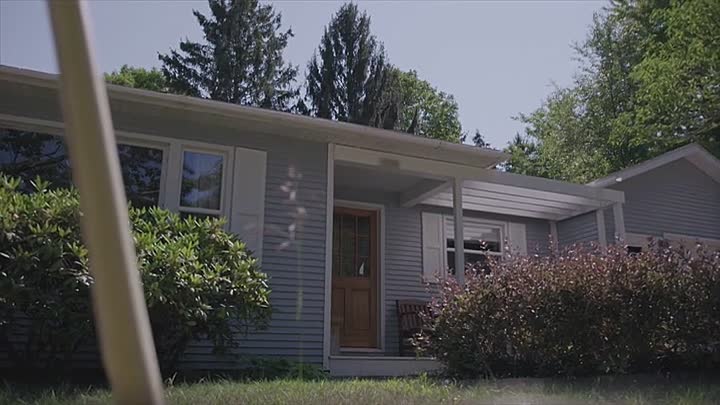 Somebody's Hiding Something S01E02