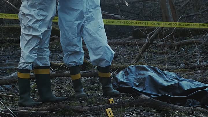 Somebody's Hiding Something S01E13