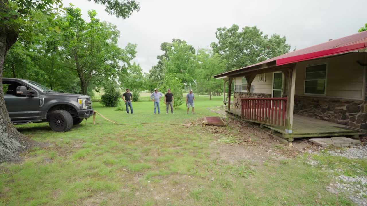 ⁣Fixer to Fabulous S07E12 720p HEVC x265-MeGusta