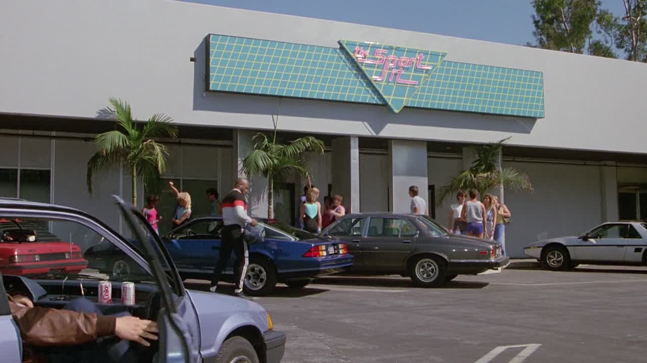 ⁣Armed And Dangerous 1986 1080p BluRay x264-[YTS LT]