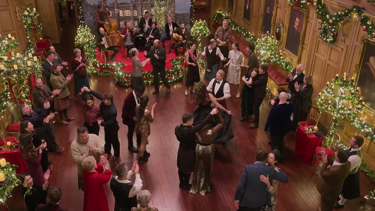 ⁣A Castle For Christmas 2021 1080p WEBRip x264 AAC5 1-