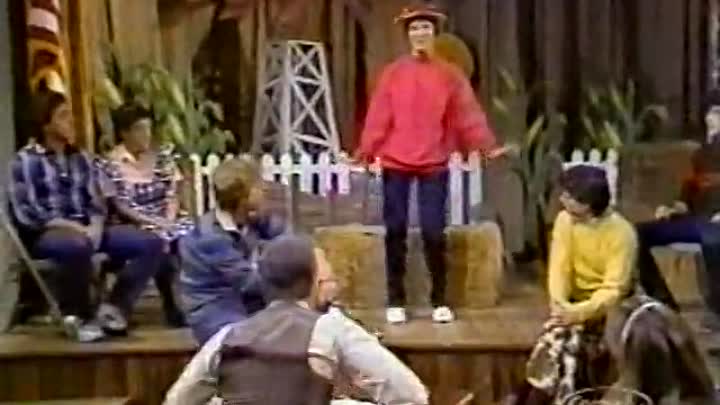 ⁣Saturday Night Live - S08E07 - Drew Barrymore, Squeeze