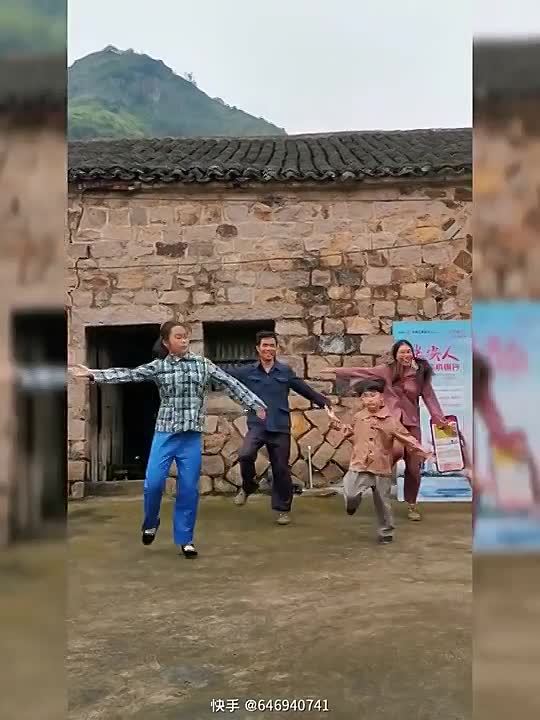 ⁣China Farmer couple’s ‘rural style shuffle dance’ goes viral online